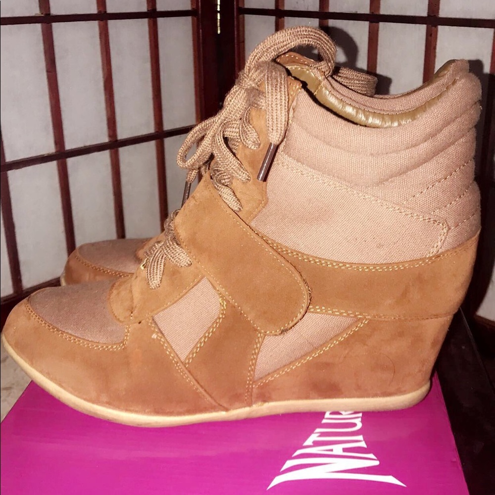Tennis shoe heels